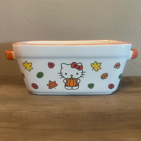 SALE!! Hello Kitty Fall Leaf Rectangle Baker - Picture 1 of 3